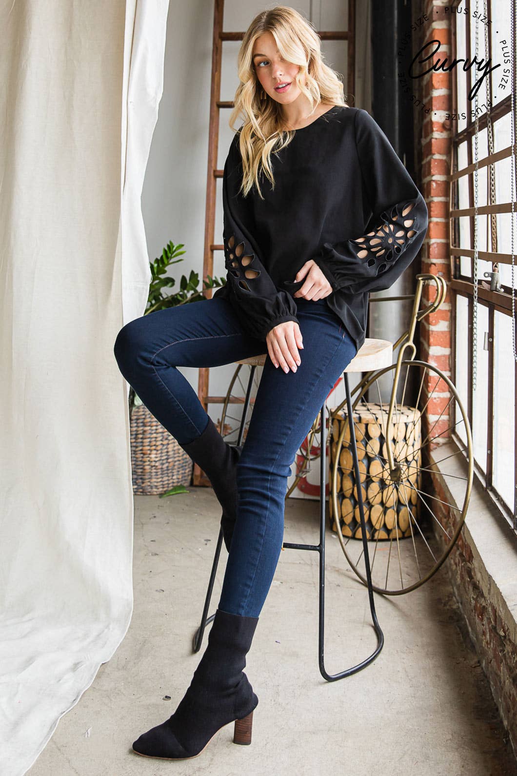 64599W_CURVY-Soft Woven Top W/ Embroidery Detailed Sleeve