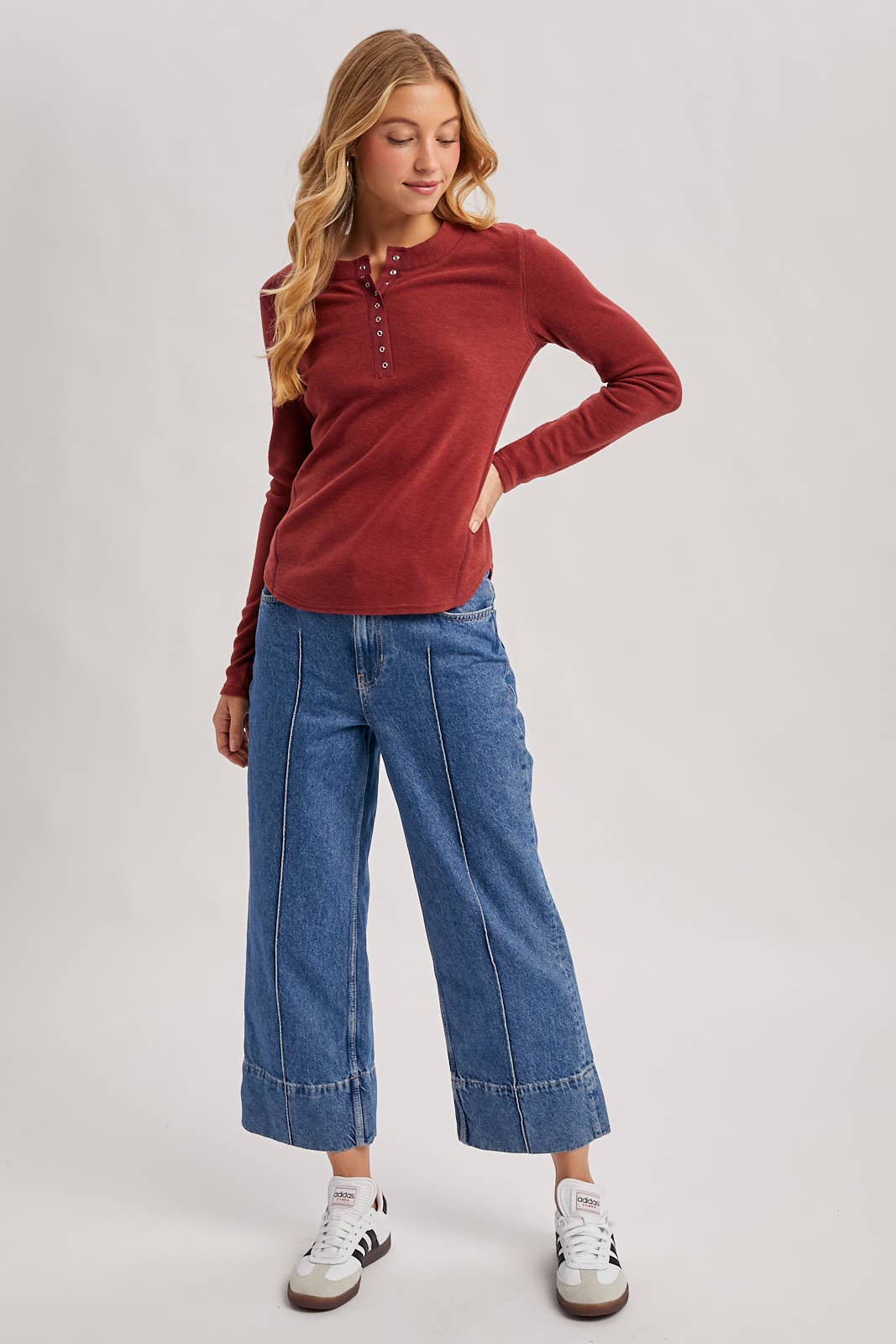 HENLEY SNAP BUTTON FRONT DOLPHIN HEM KNIT TOP