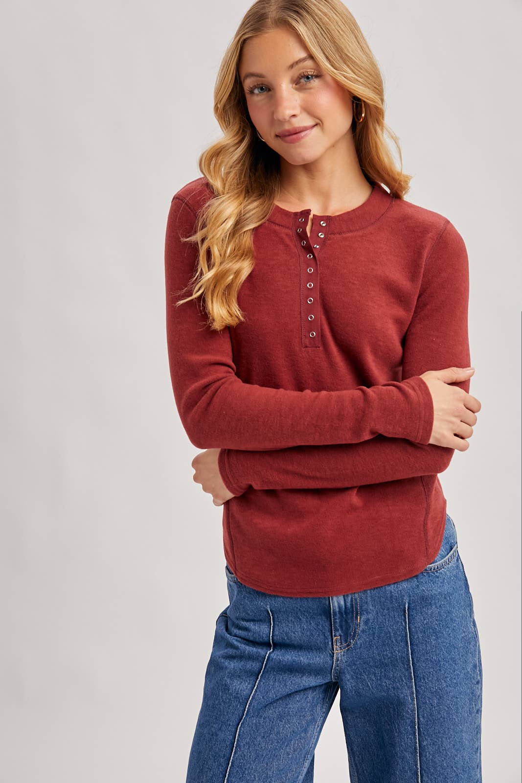 HENLEY SNAP BUTTON FRONT DOLPHIN HEM KNIT TOP