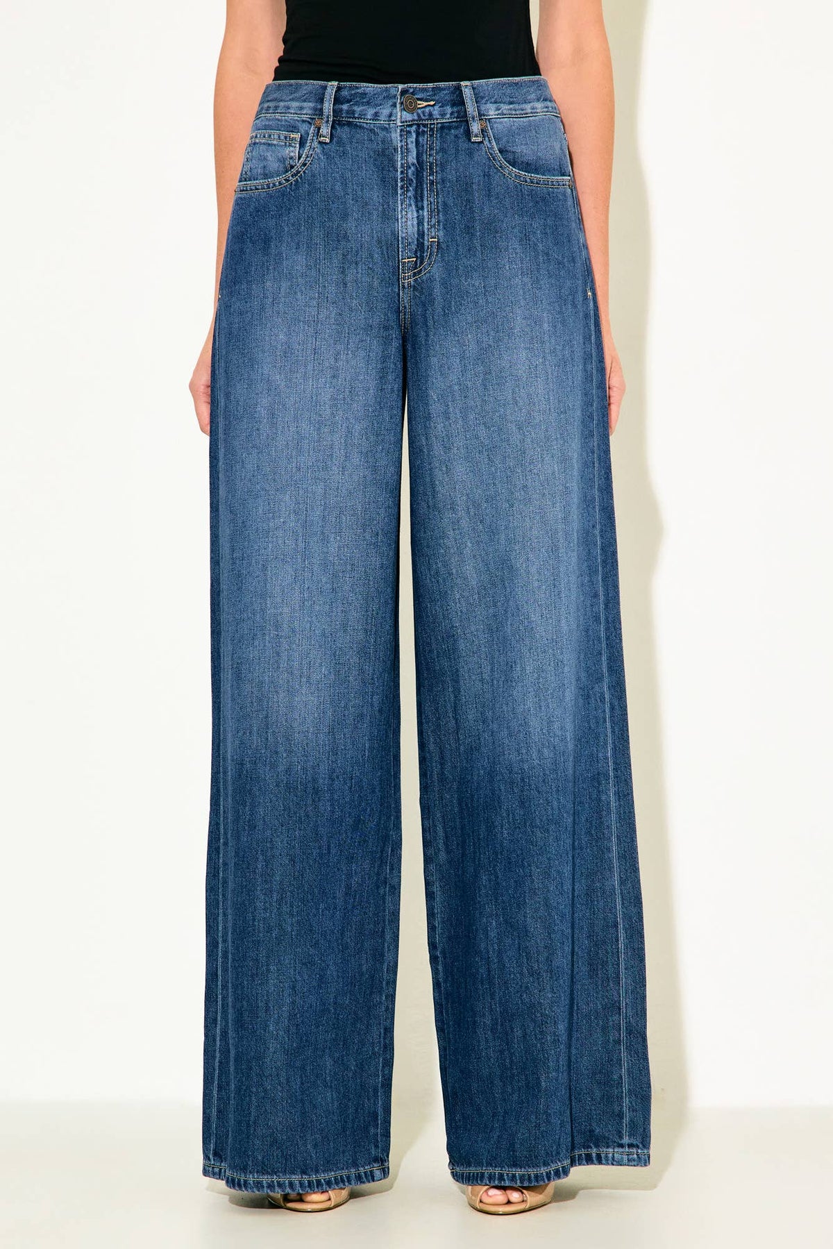 WIDE LEG JEAN