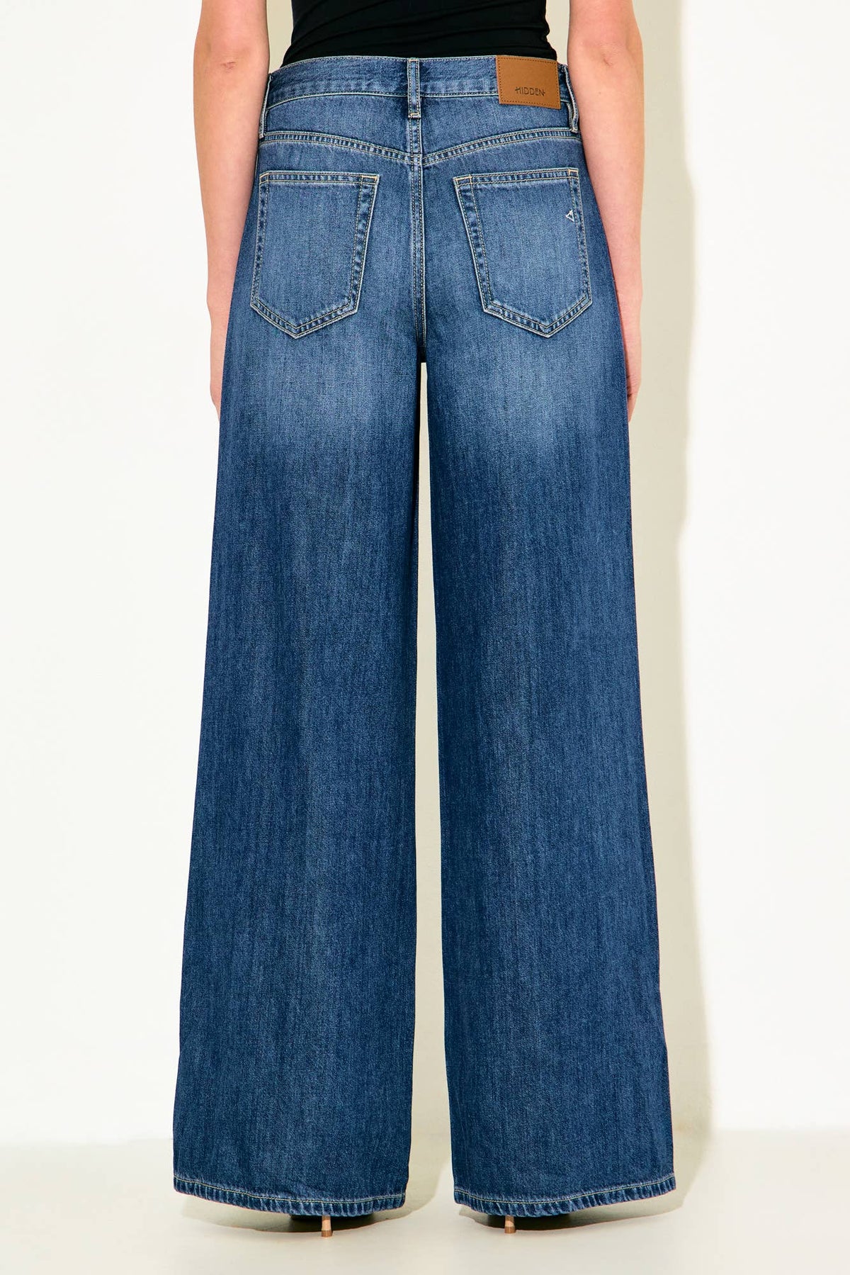 WIDE LEG JEAN
