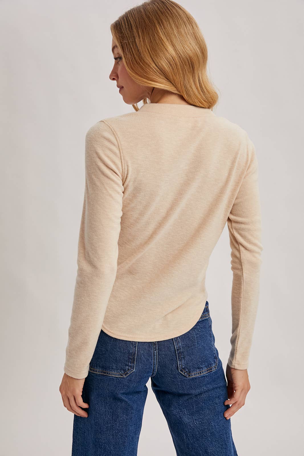 HENLEY SNAP BUTTON FRONT DOLPHIN HEM KNIT TOP