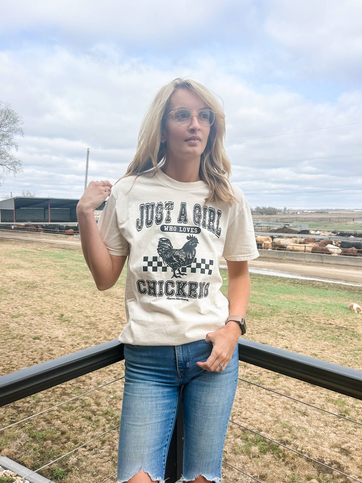 Western 'Just A Girl Who Loves Chickens' Graphic Women's Tee