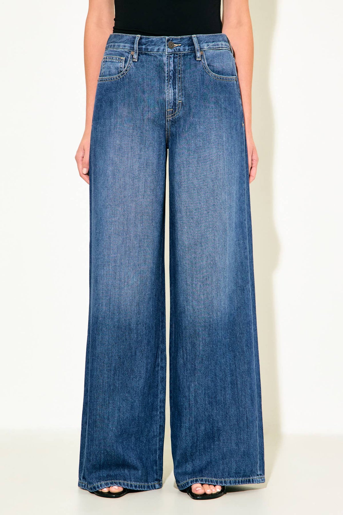 WIDE LEG JEAN