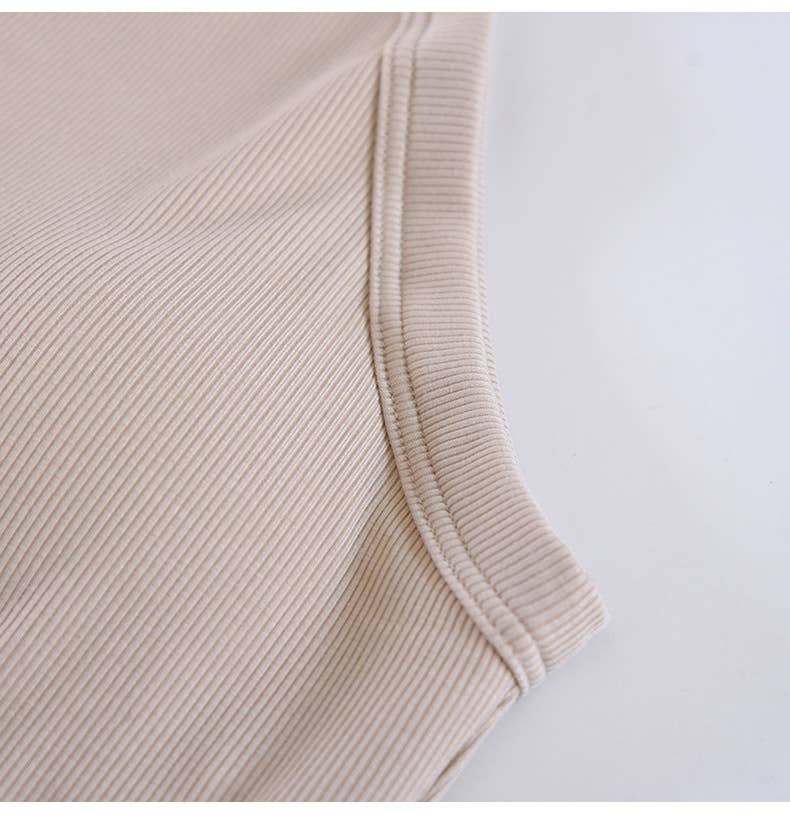Laid back halter neck rib knit built-in bra tank top