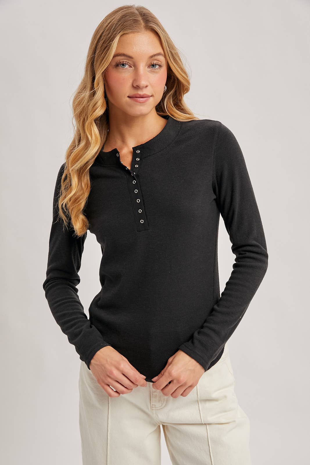 HENLEY SNAP BUTTON FRONT DOLPHIN HEM KNIT TOP