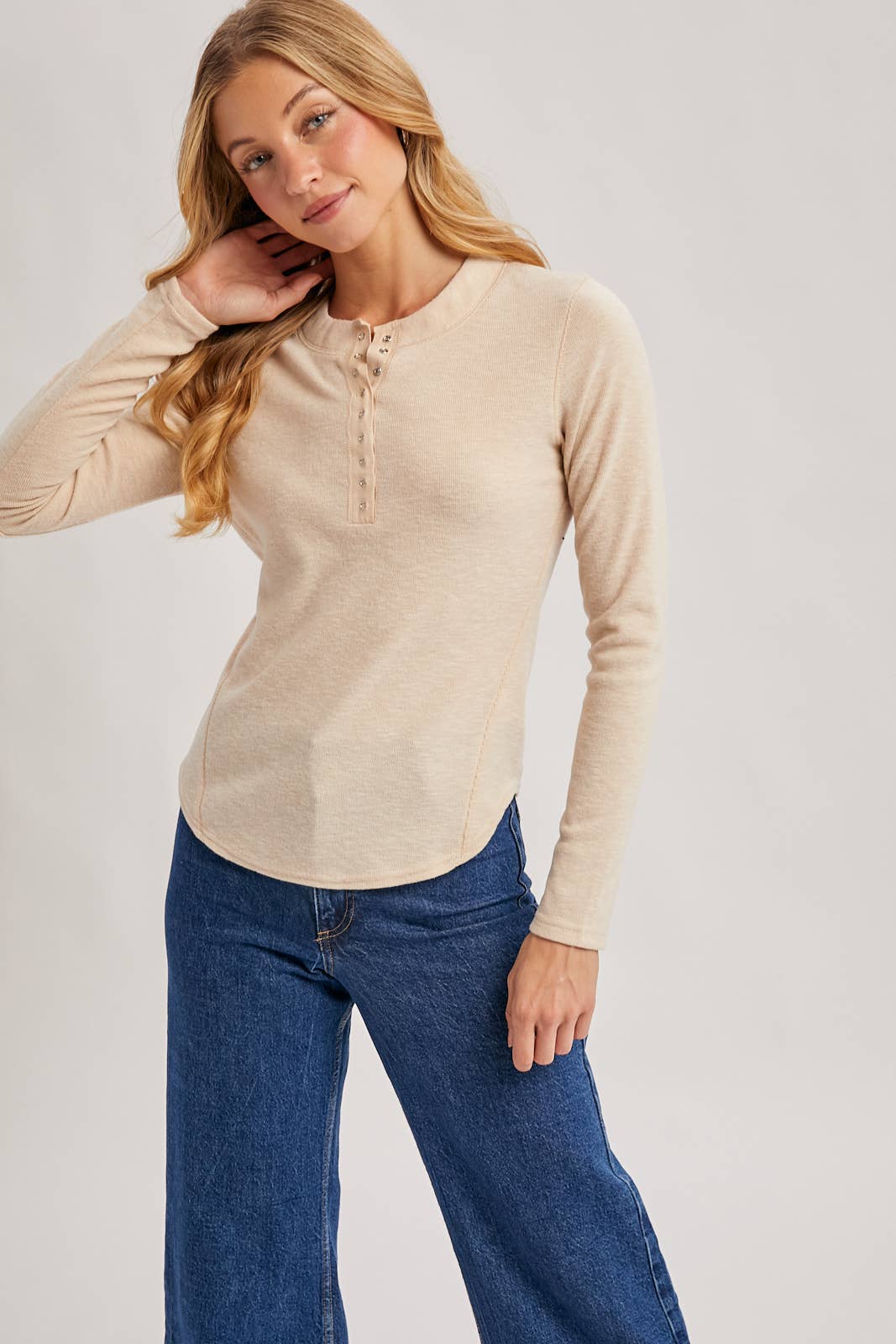 HENLEY SNAP BUTTON FRONT DOLPHIN HEM KNIT TOP