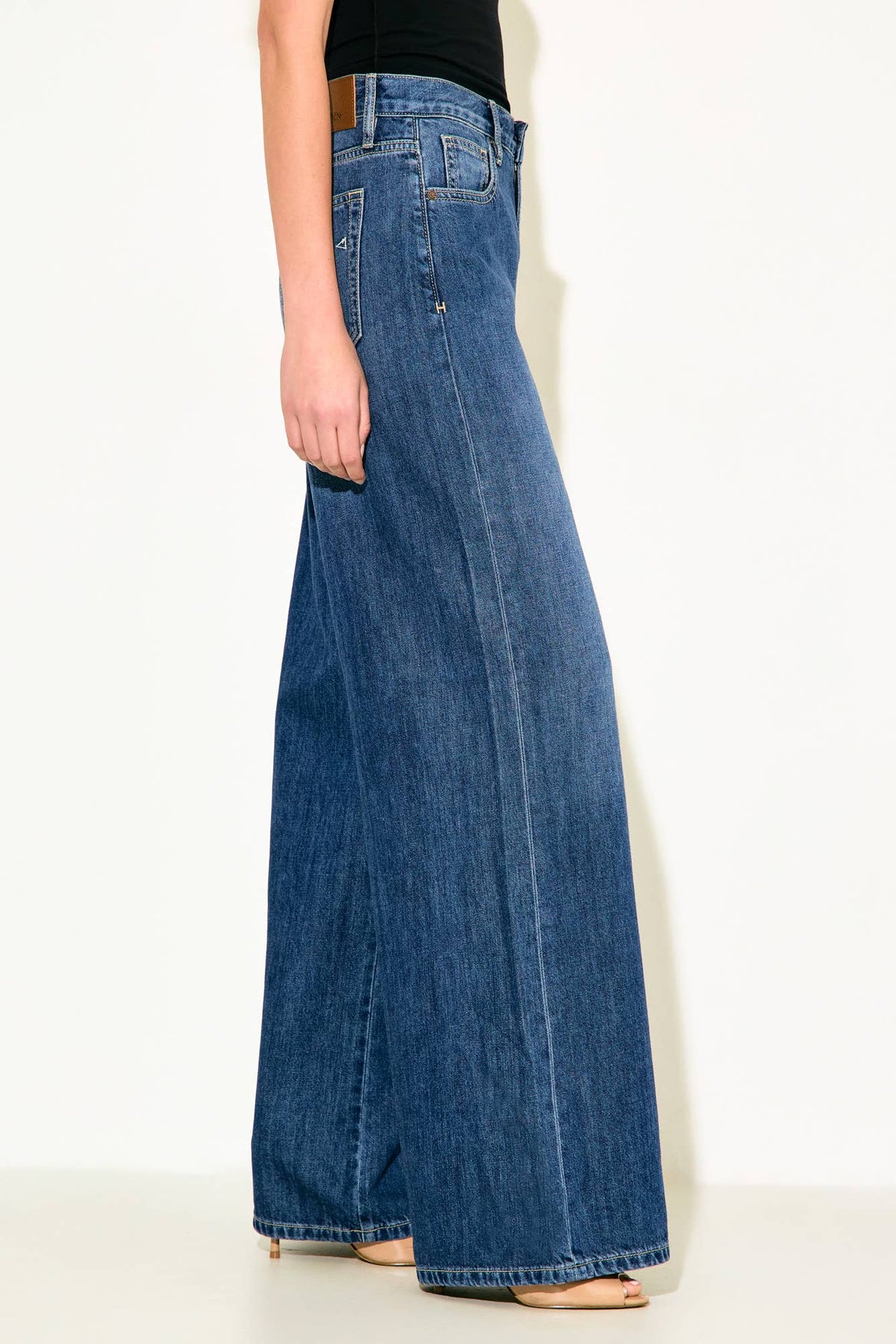 WIDE LEG JEAN