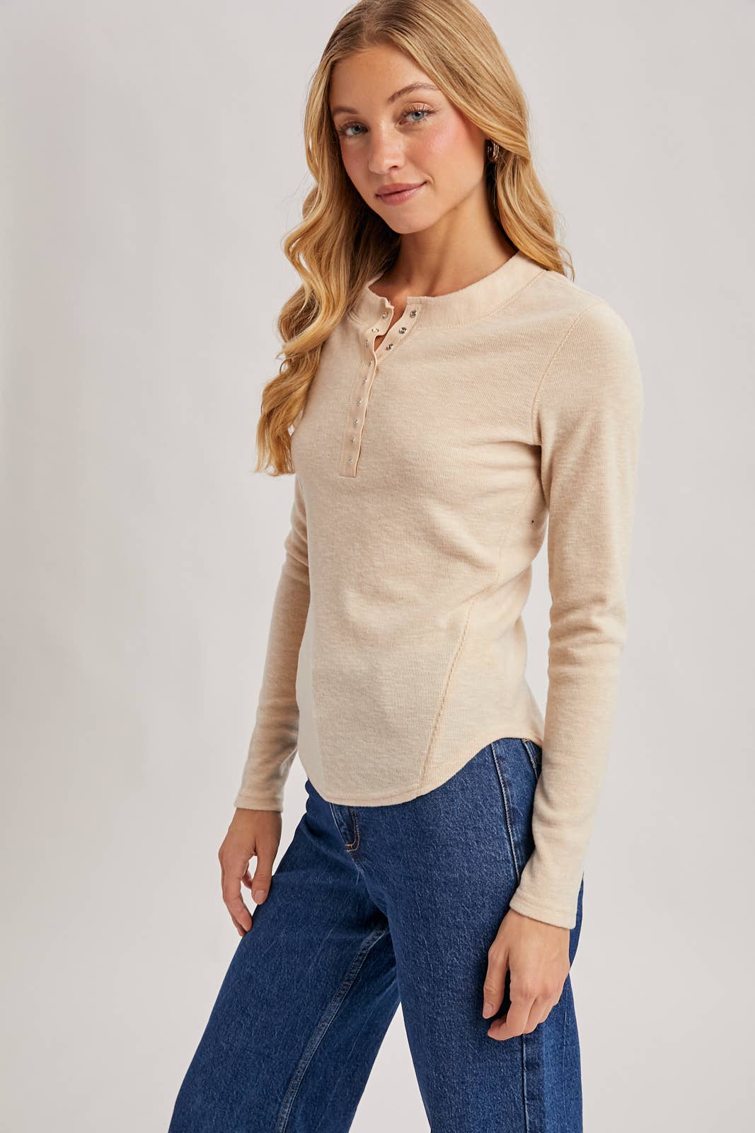 HENLEY SNAP BUTTON FRONT DOLPHIN HEM KNIT TOP