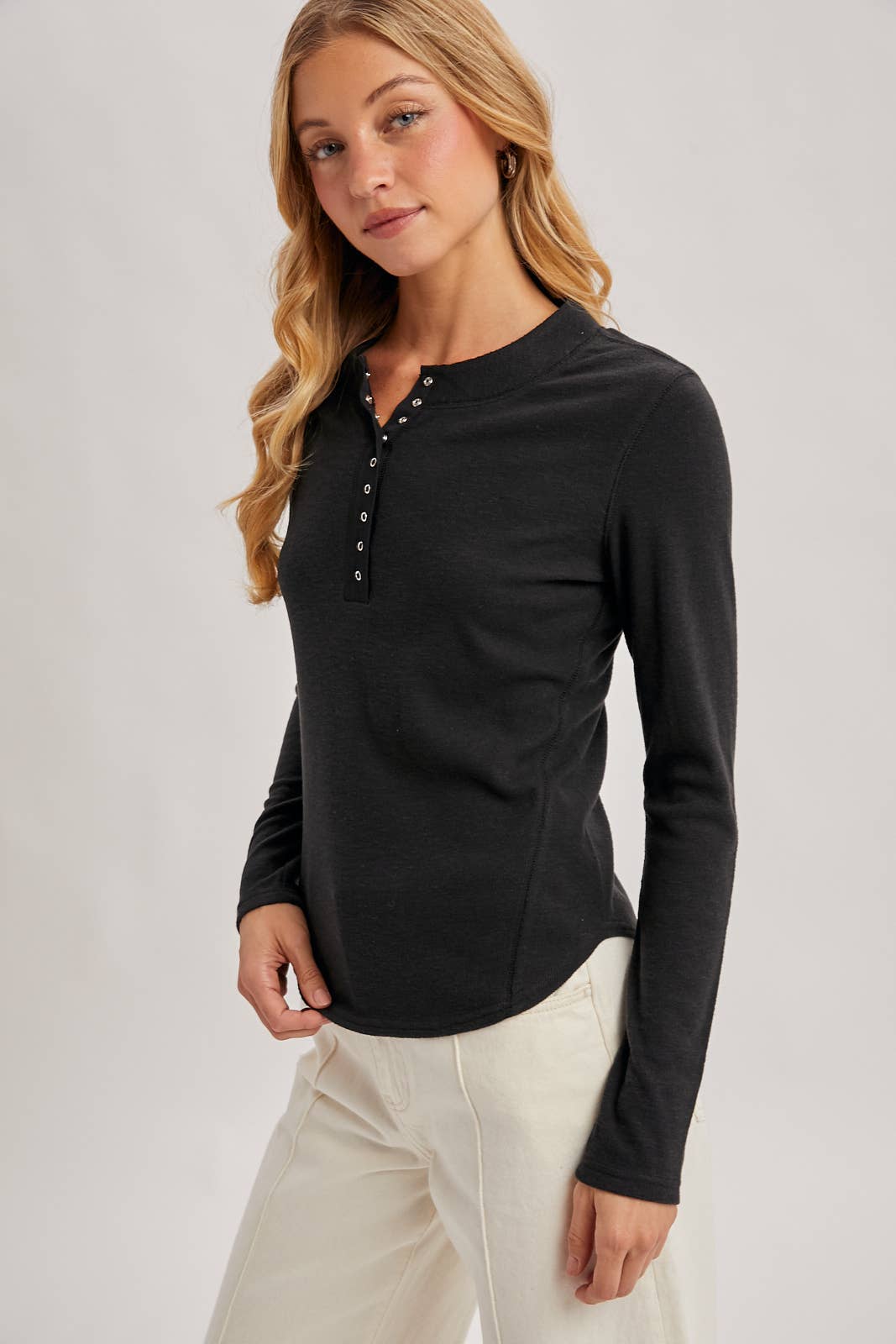 HENLEY SNAP BUTTON FRONT DOLPHIN HEM KNIT TOP