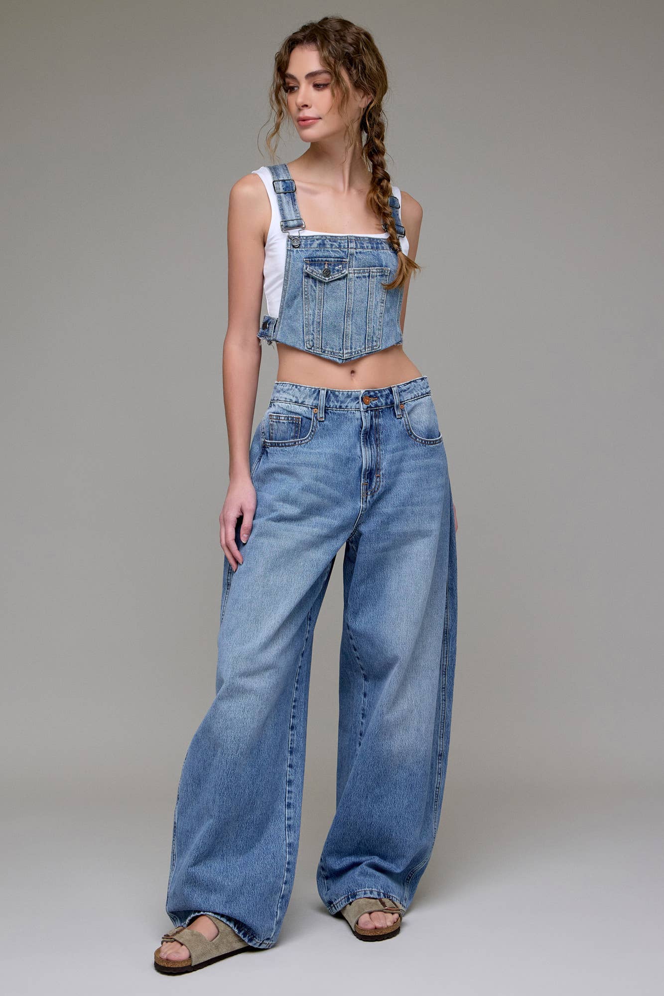 Medium Wash Clean Classic Barrel Jean