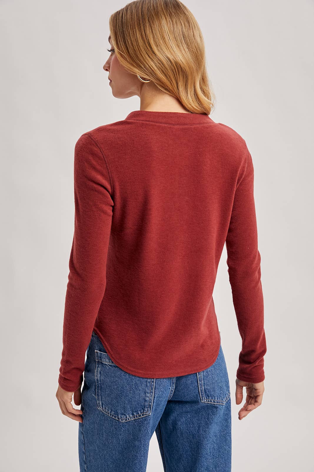 HENLEY SNAP BUTTON FRONT DOLPHIN HEM KNIT TOP