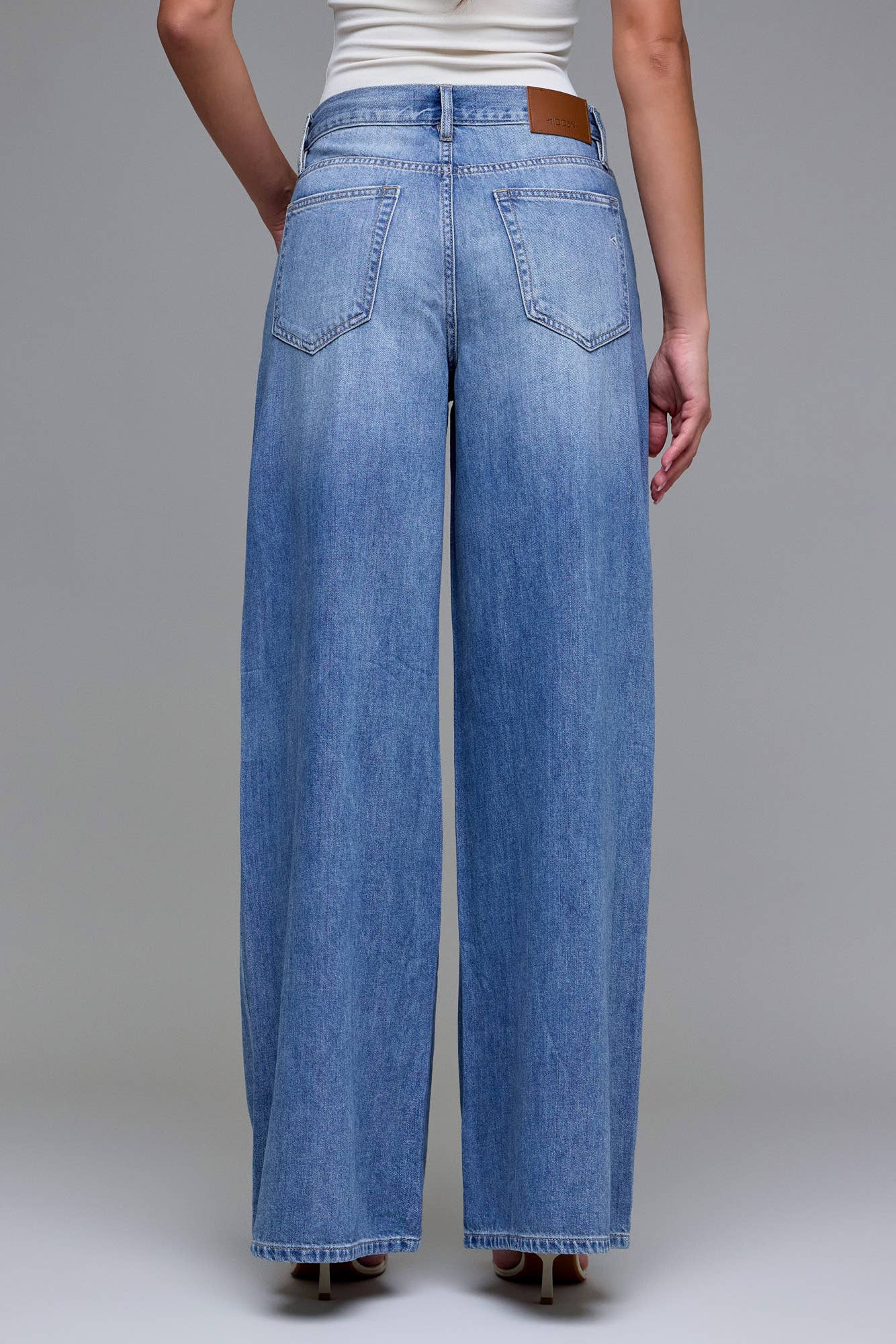 Medium Wash Clean Super Soft 33" Inseam Wide leg