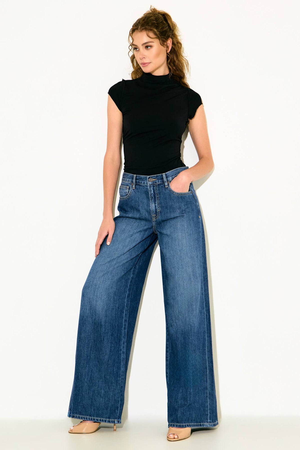 WIDE LEG JEAN