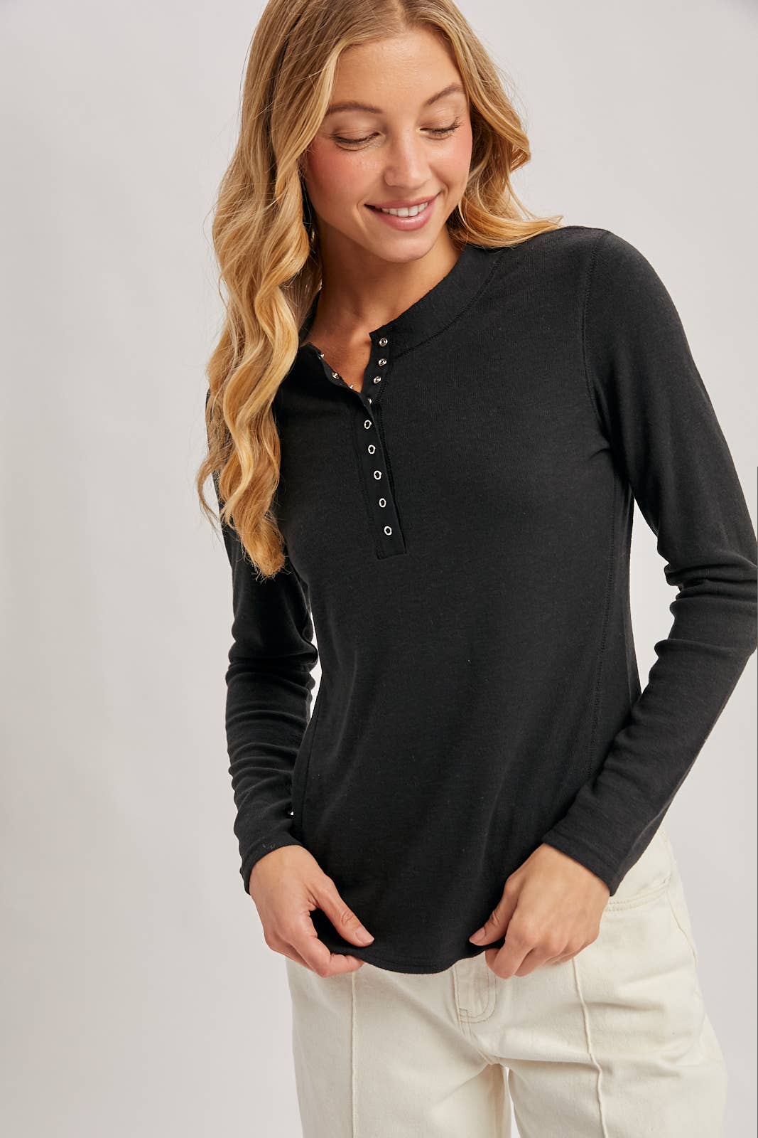 HENLEY SNAP BUTTON FRONT DOLPHIN HEM KNIT TOP