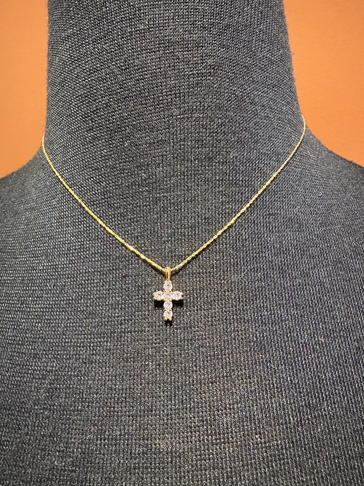 LeGlitz - Dainty Cross Necklace -