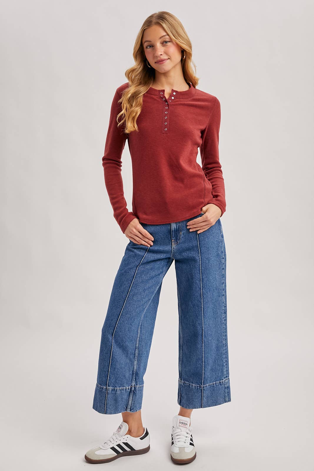 HENLEY SNAP BUTTON FRONT DOLPHIN HEM KNIT TOP