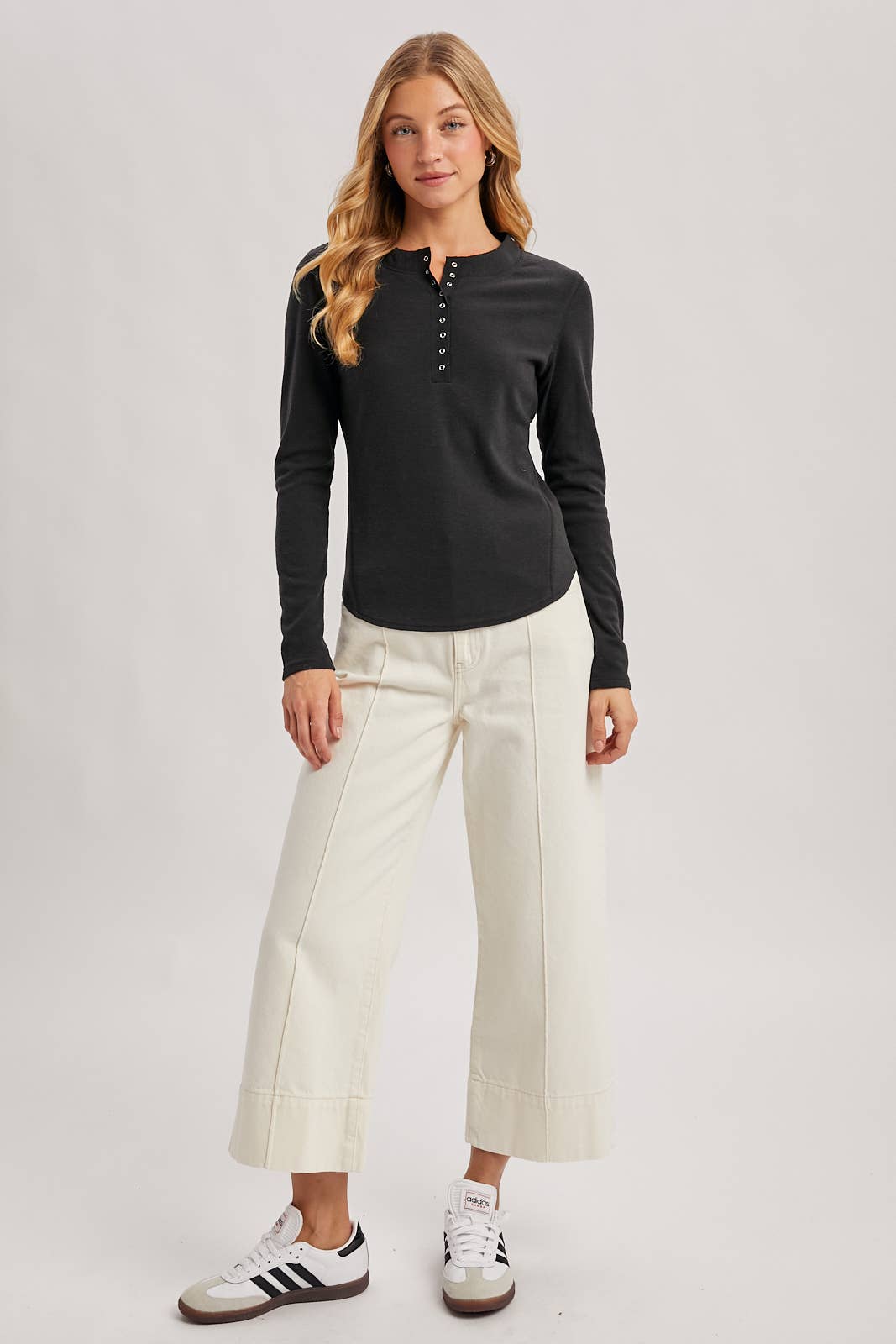 HENLEY SNAP BUTTON FRONT DOLPHIN HEM KNIT TOP