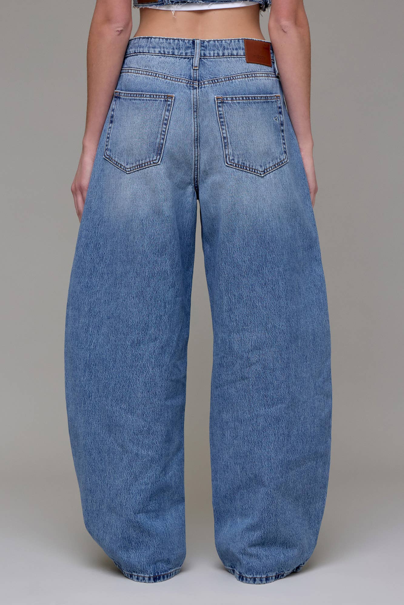 Medium Wash Clean Classic Barrel Jean