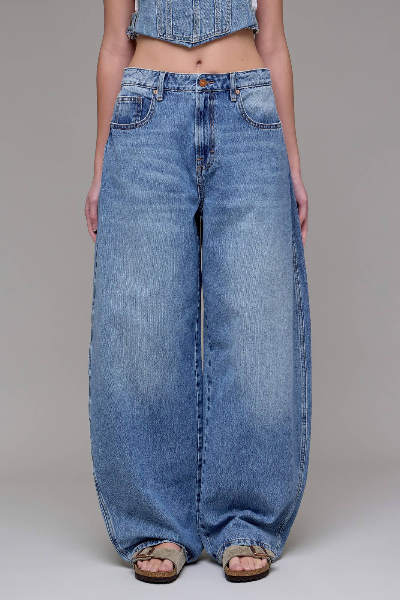 Medium Wash Clean Classic Barrel Jean