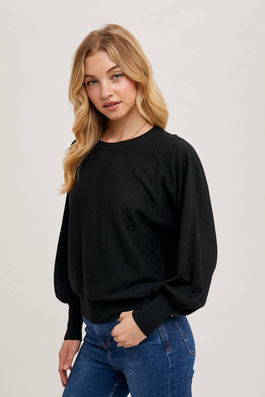 LIGHTWEIGHT KNIT SWEATER PULLOVER