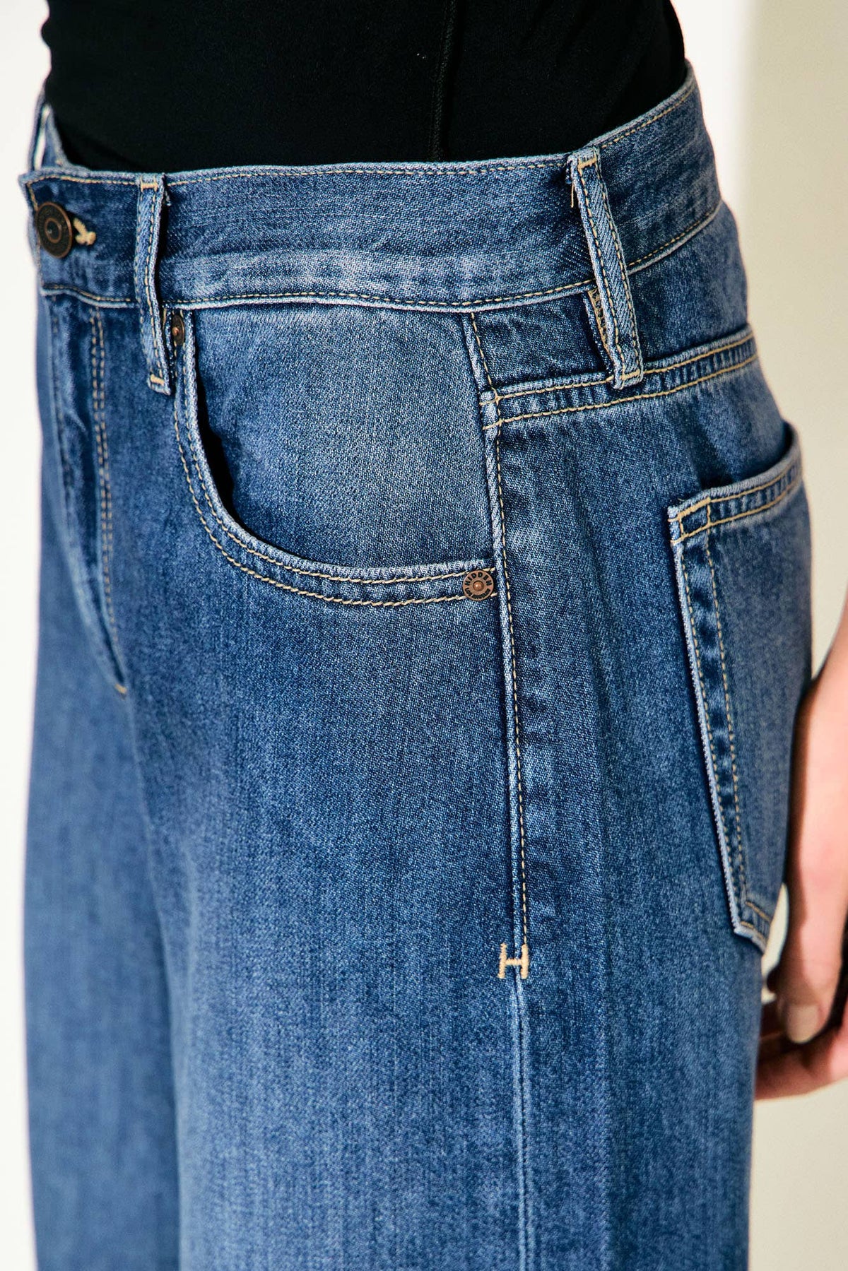 WIDE LEG JEAN
